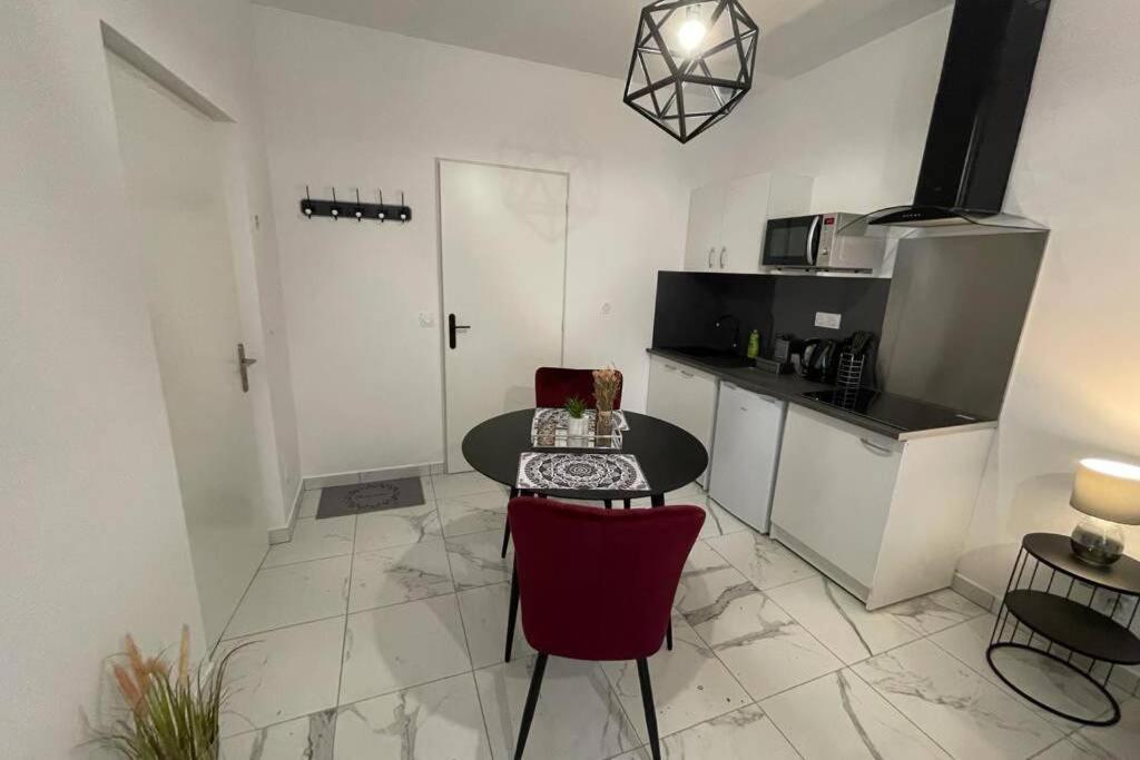 Le Dolce Vita - Centre Historique, Proche Toutes Commodites, Stationnement Aise, Wifi-Netflix Niort Bagian luar foto
